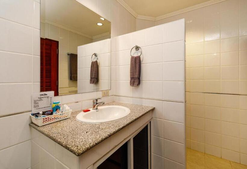 شقة غرفة واحدة, The Classroom