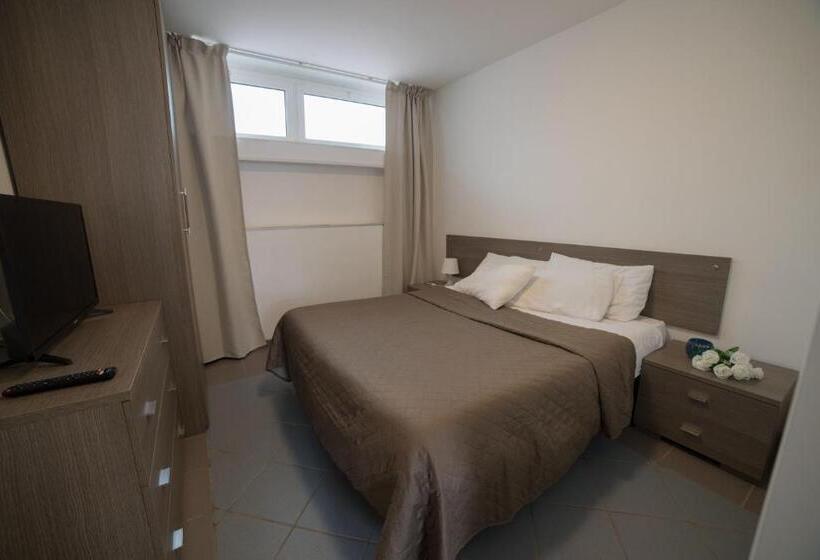 이코노미 룸, Villa Lara