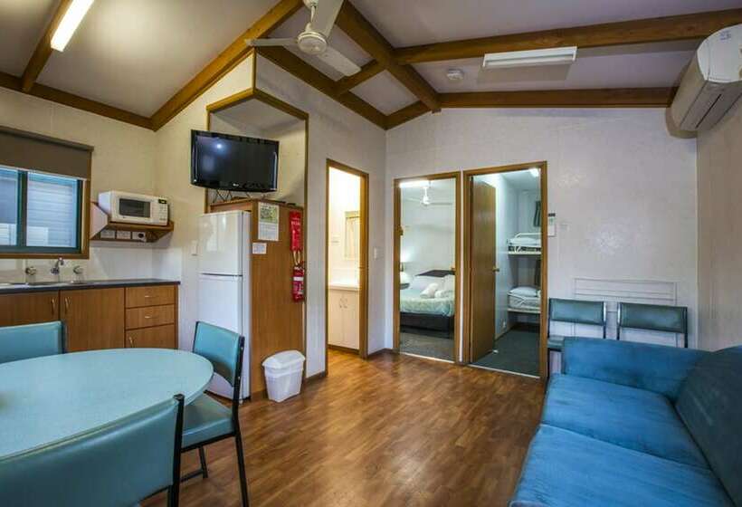 בקתה, All Seasons Houseboats