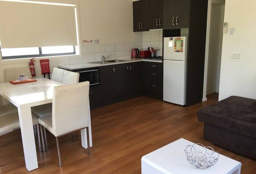 בקתה, All Seasons Houseboats