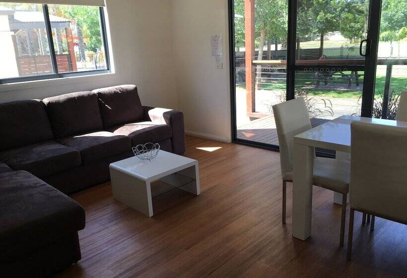 בקתה, All Seasons Houseboats