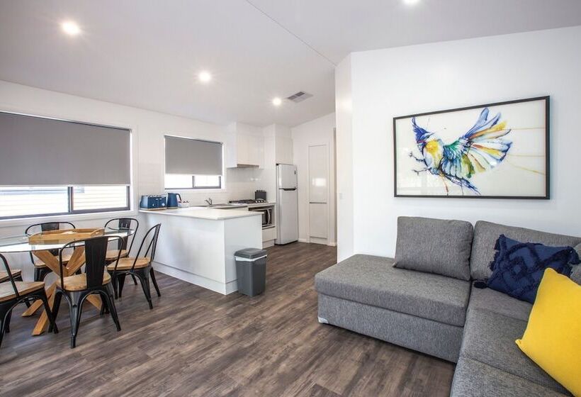 בקתה, All Seasons Houseboats