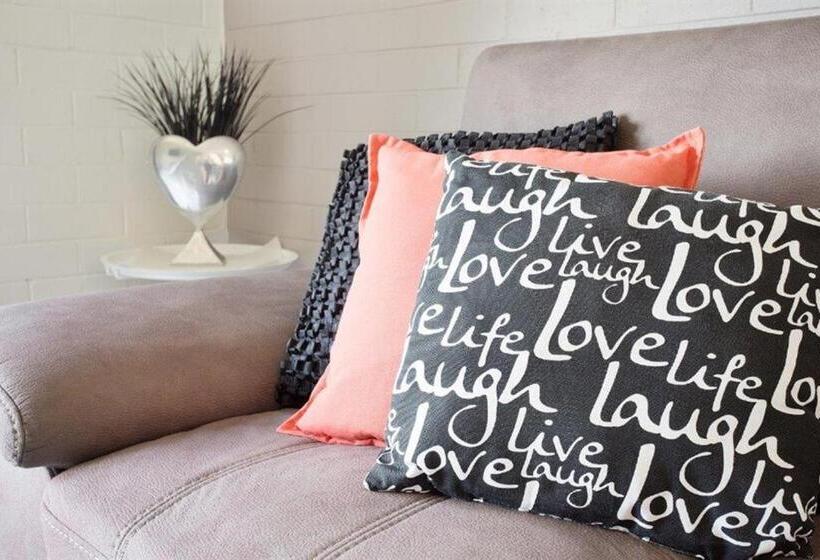 דירת חדר סופריור, Hydra Holiday Units