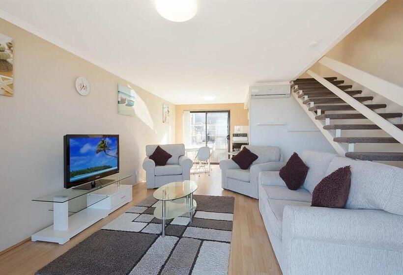 דירה בת חדר שינה 1 עם מרפסת, Hydra Holiday Units