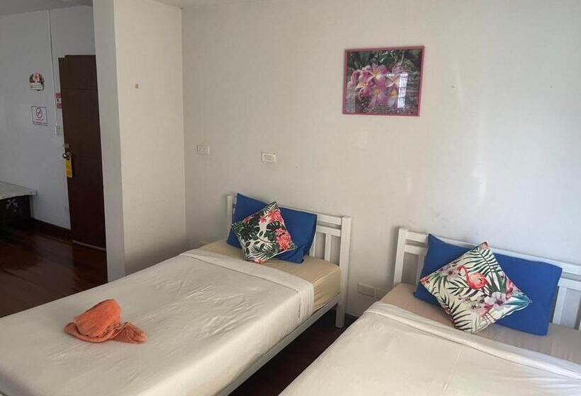 Háromágyas Standard Szoba, Jenny Hostel Huahin