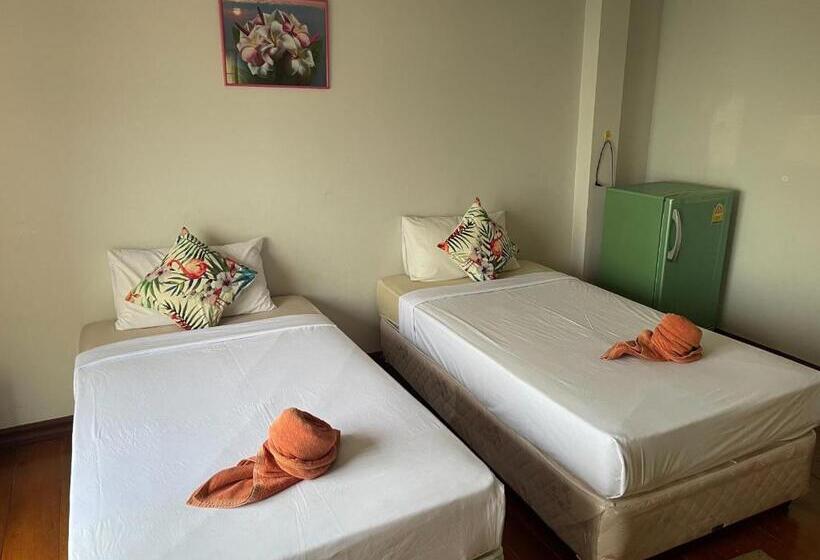 Négyágyas Standard Szoba, Jenny Hostel Huahin