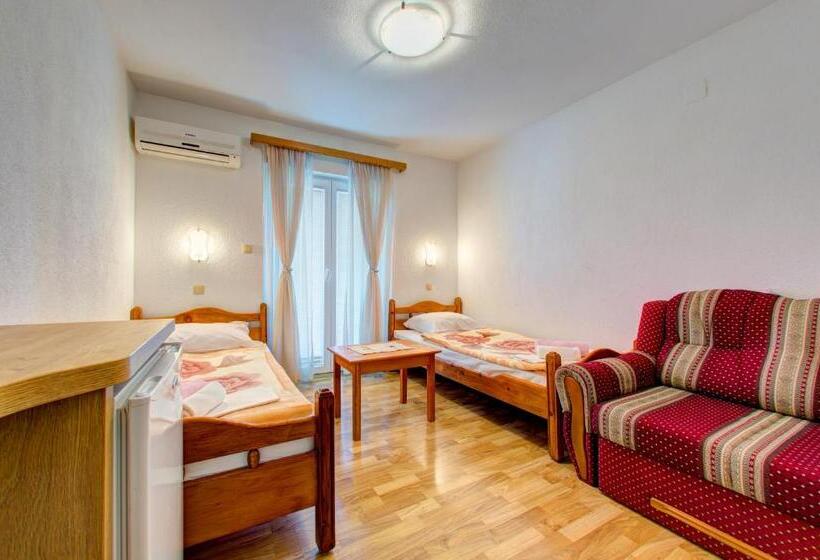 اتاق اکونومی, Pansion Glory