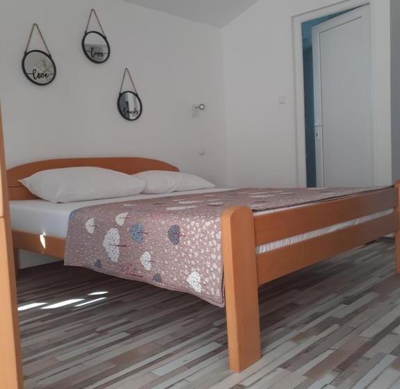 اتاق خانوادگی, Pansion Glory