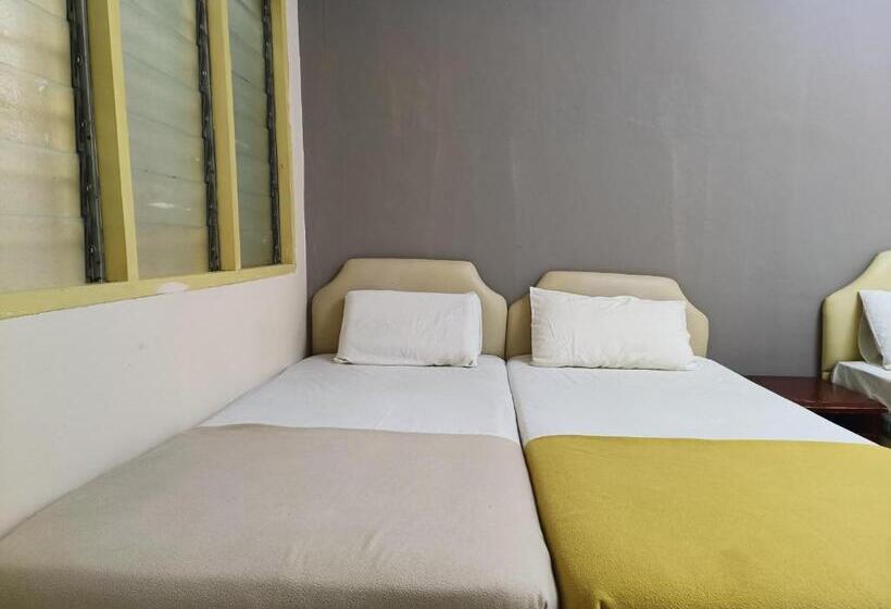 Camera Familiare, Kota Lodge