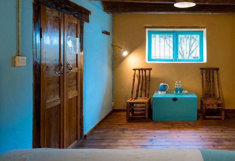 חדר סטנדרט, The Giggling Tree