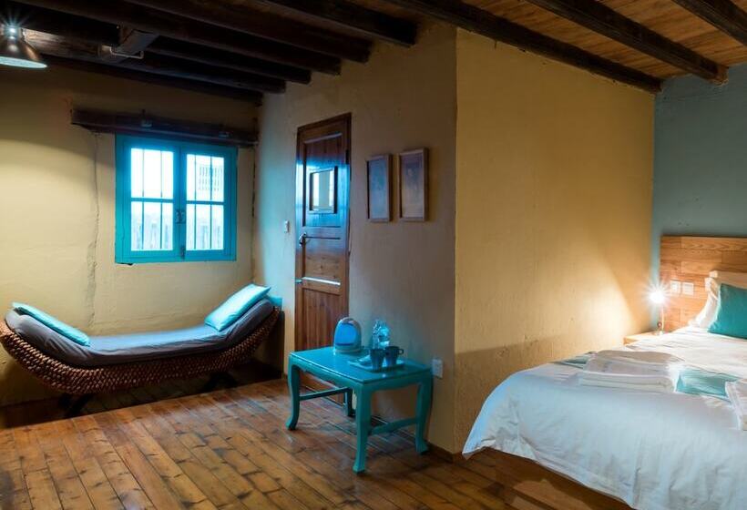 חדר סטנדרט, The Giggling Tree