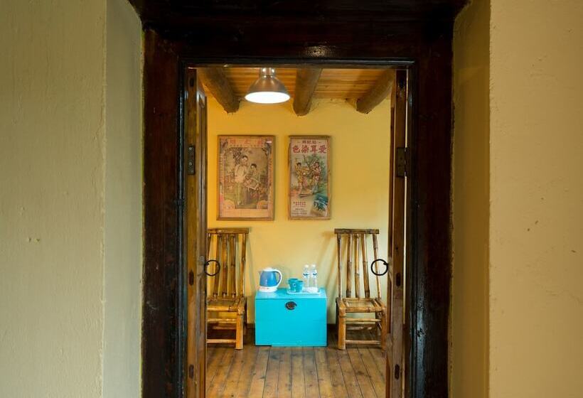 חדר סטנדרט, The Giggling Tree