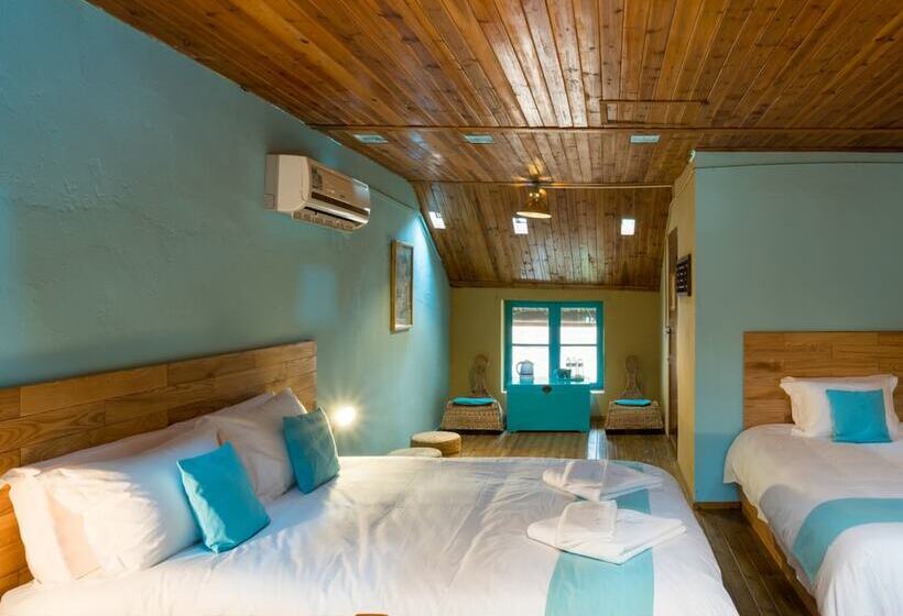 חדר סטנדרט לשלושה, The Giggling Tree