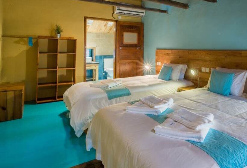 חדר סטנדרט לשלושה, The Giggling Tree