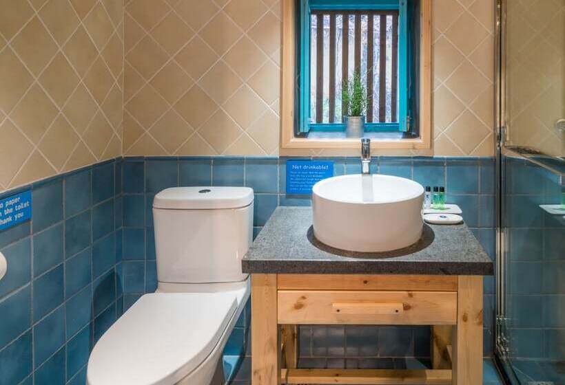 חדר משפחתי, The Giggling Tree