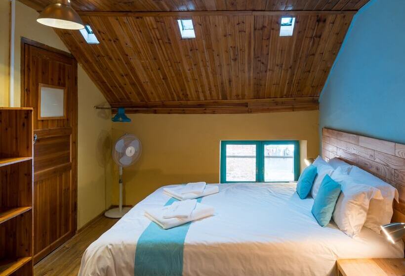 חדר משפחתי, The Giggling Tree