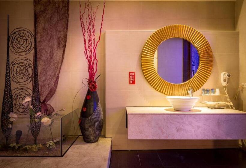 اتاق لوکس, Belle Song Motel