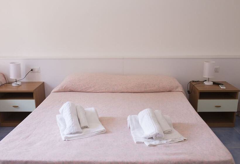 חדר סטנדרט לארבעה, B&b Il Cavaliere Tropea