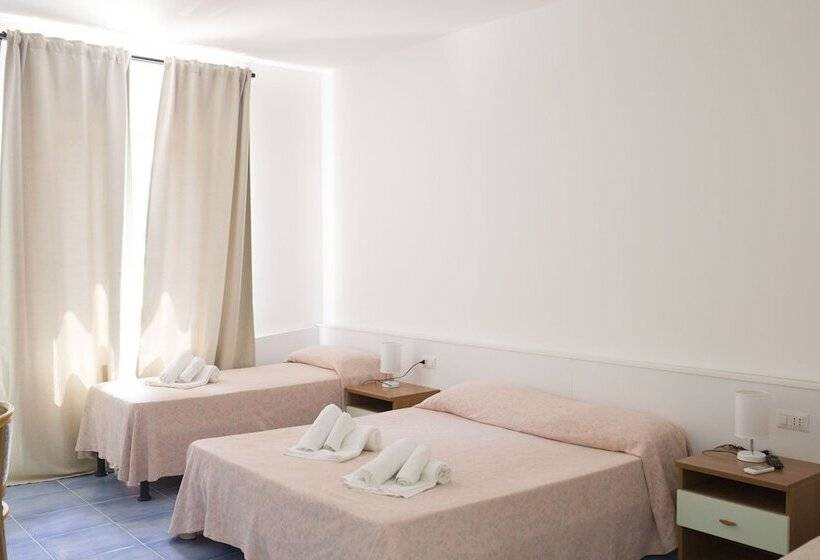 חדר סטנדרט לארבעה, B&b Il Cavaliere Tropea