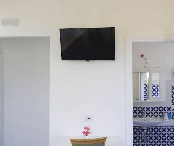 חדר סטנדרט לשלושה, B&b Il Cavaliere Tropea