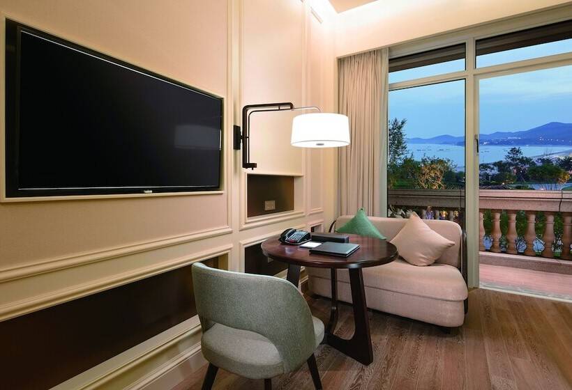 Номер Deluxe, Hilton Dalian Golden Pebble Beach Resort