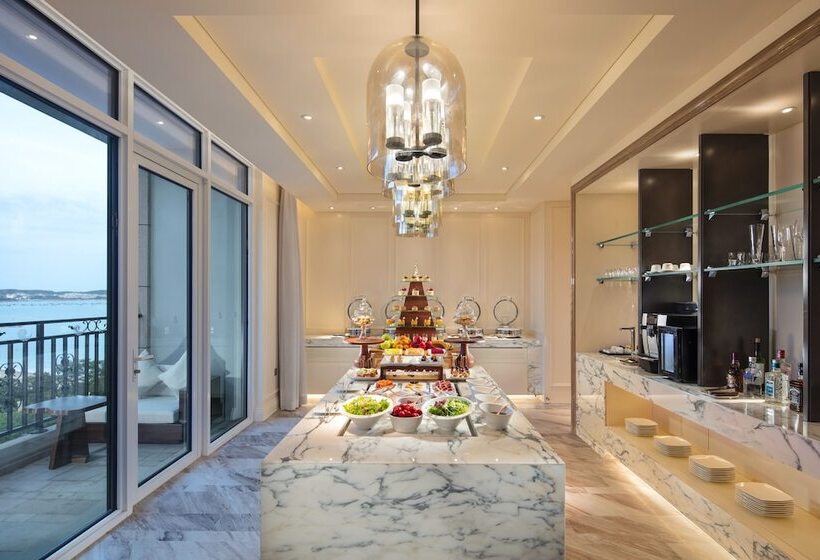 オーシャンビューのプレミアムルーム。, Hilton Dalian Golden Pebble Beach Resort