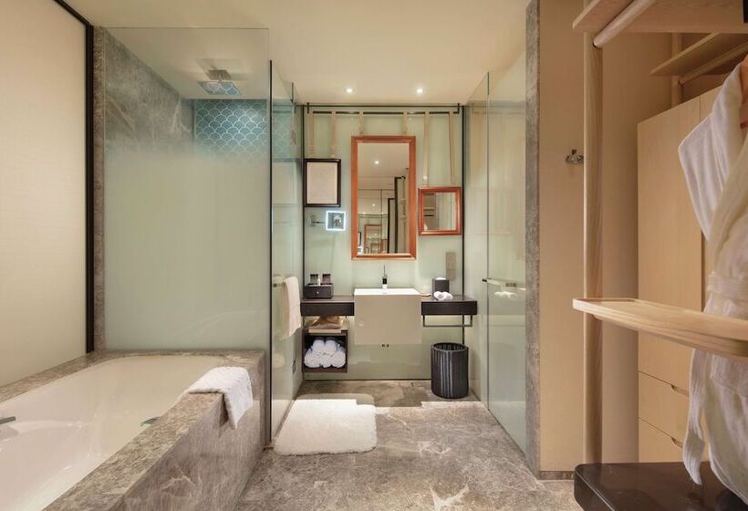 オーシャンビューのプレミアムルーム。, Hilton Dalian Golden Pebble Beach Resort