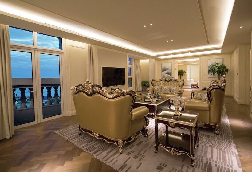 Президентский Люкс, Hilton Dalian Golden Pebble Beach Resort