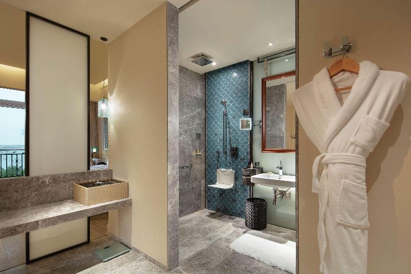 Номер Executive, Hilton Dalian Golden Pebble Beach Resort