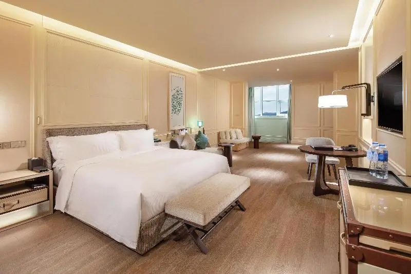 オーシャンビューのプレミアムルーム。, Hilton Dalian Golden Pebble Beach Resort