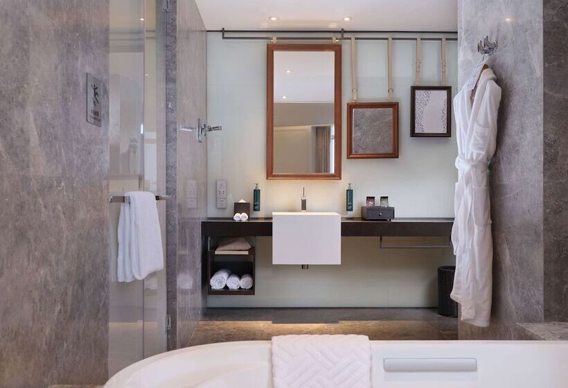 オーシャンビューのプレミアムルーム。, Hilton Dalian Golden Pebble Beach Resort