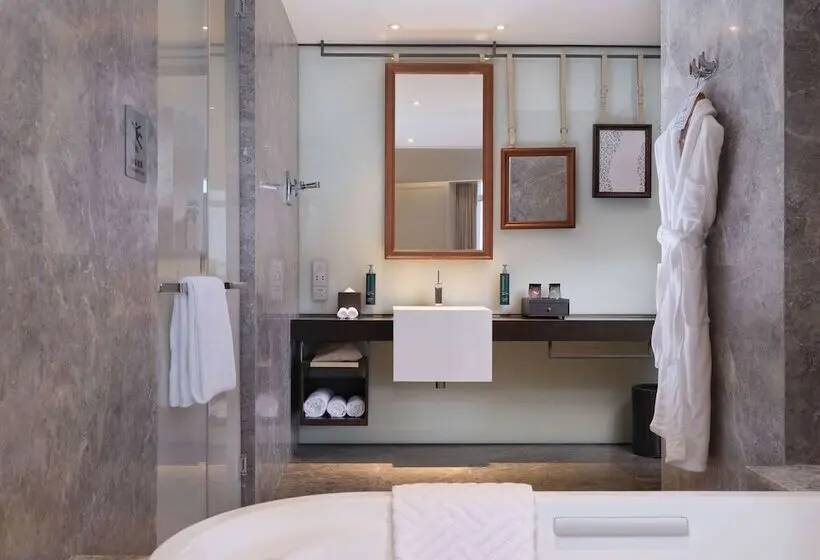 オーシャンビューのプレミアムルーム。, Hilton Dalian Golden Pebble Beach Resort