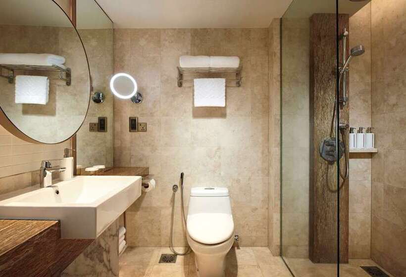 Номер Executive Кровать Кинг, Hilton Dalian Golden Pebble Beach Resort