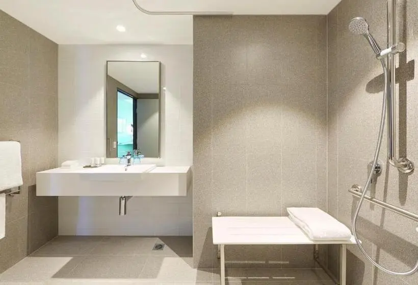 اتاق استاندارد برای معلولان, Holiday Inn Express Newcastle, An Ihg