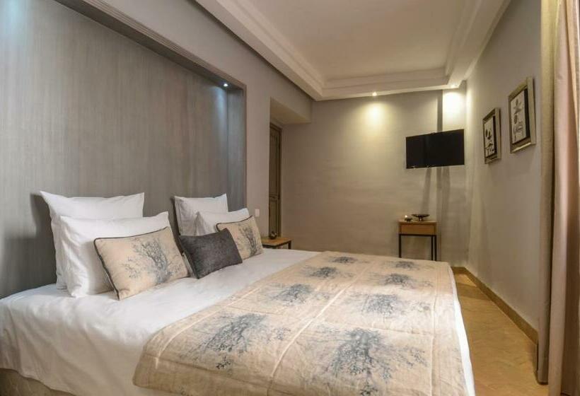 اتاق لوکس, Riad Ayni