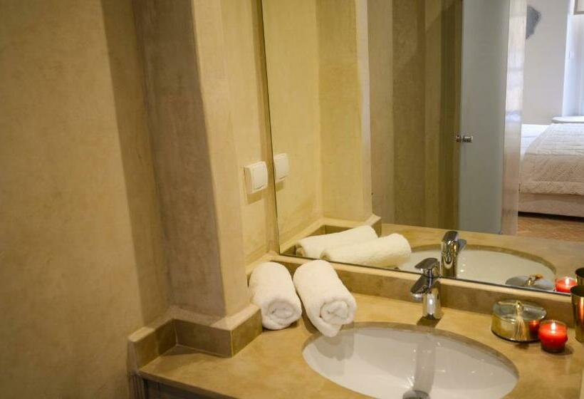 اتاق لوکس, Riad Ayni