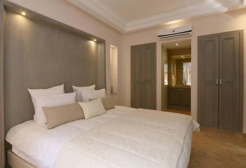 اتاق لوکس, Riad Ayni