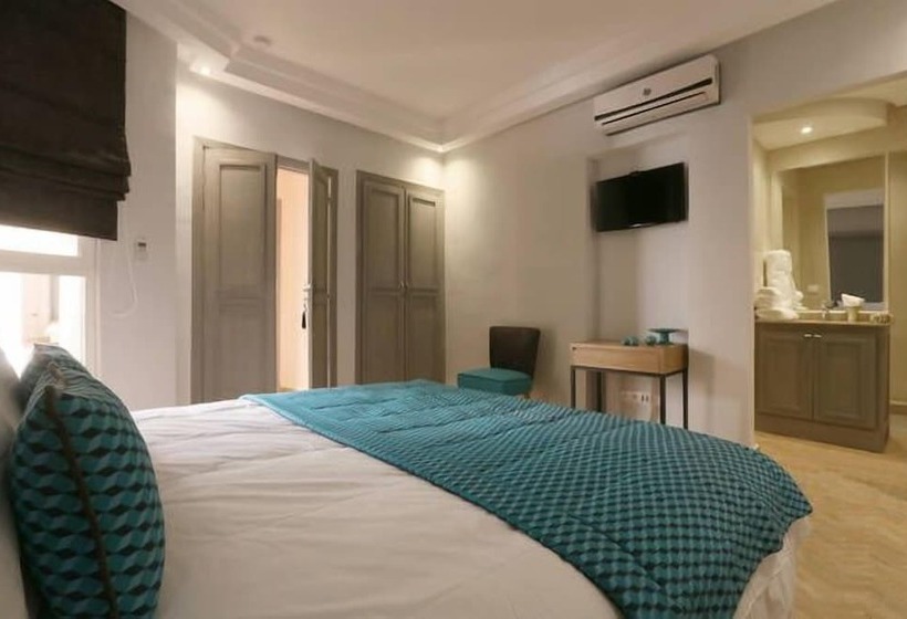 اتاق لوکس, Riad Ayni