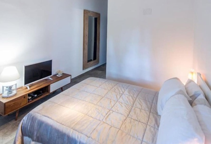 اتاق استاندارد با چشم‌انداز باغ, Apolline