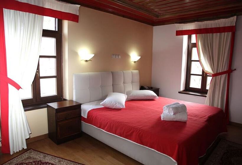 חדר סטנדרט לשלושה, Arxontiko Krana