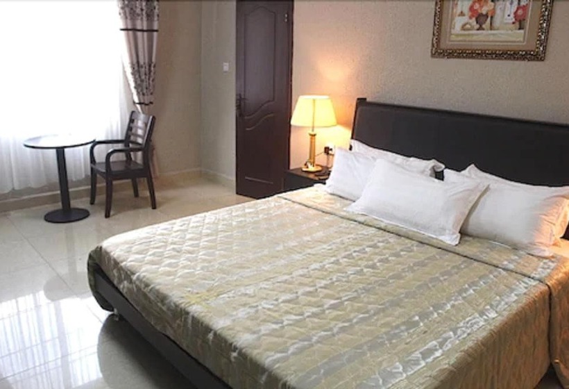 اتاق استاندارد, Corina