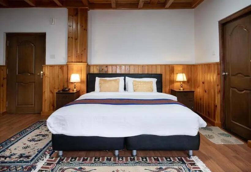 سوییت با چشمانداز کوه, Jambayang Resort
