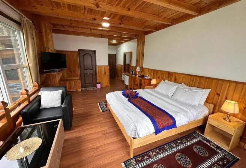 اتاق لوکس با بالکن, Jambayang Resort