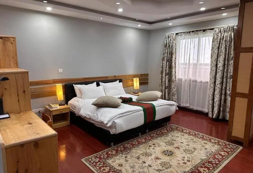 اتاق لوکس با بالکن, Jambayang Resort