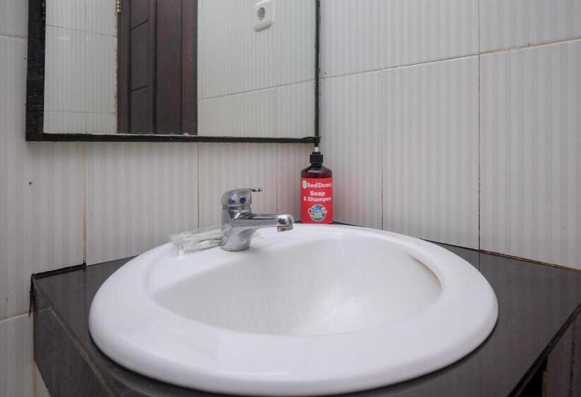 Номер Superior, Reddoorz Plus At Grand Populer