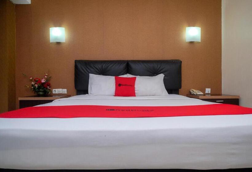 Номер Superior, Reddoorz Plus At Grand Populer