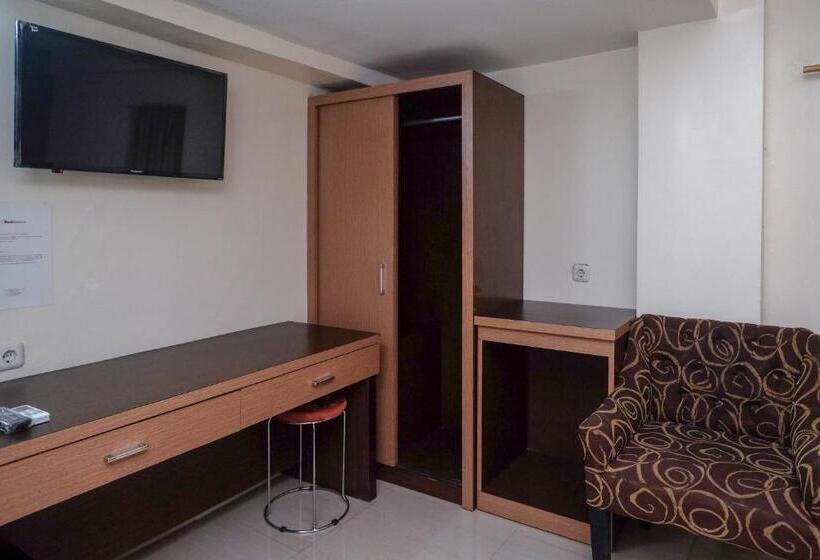 Номер Deluxe, Reddoorz Plus At Grand Populer