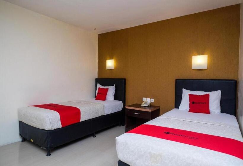 Номер Deluxe, Reddoorz Plus At Grand Populer