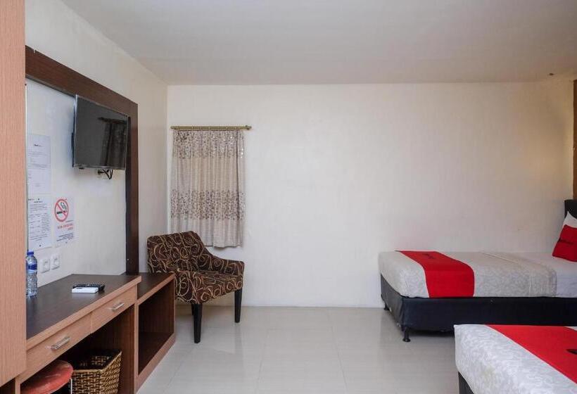 Номер Deluxe, Reddoorz Plus At Grand Populer