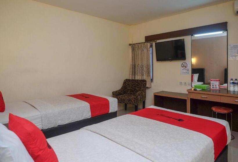 Номер Deluxe, Reddoorz Plus At Grand Populer